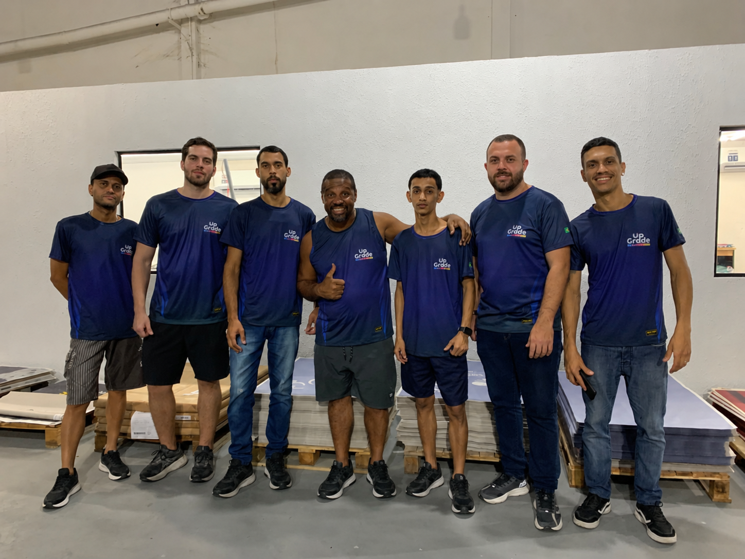 Equipe da Upgrade RJ na fábrica de sublimação no Rio de Janeiro